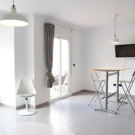 Photo Studio - 5 Mins To Renfe & Centro Аликанте